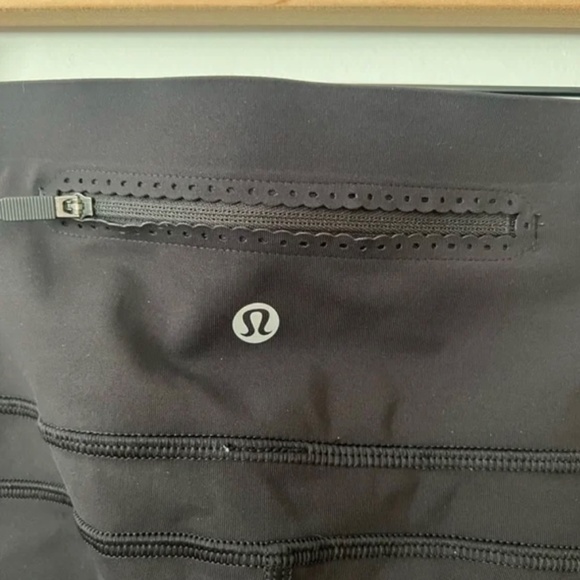 Lululemon Mind Over Miles Crop 17” in Black (10) - Picture 4 of 10